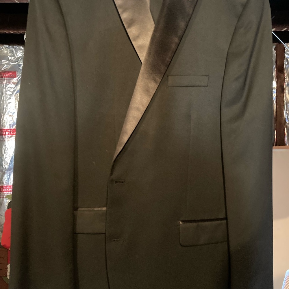 Belk Madison Tuxedo 52L w/pants